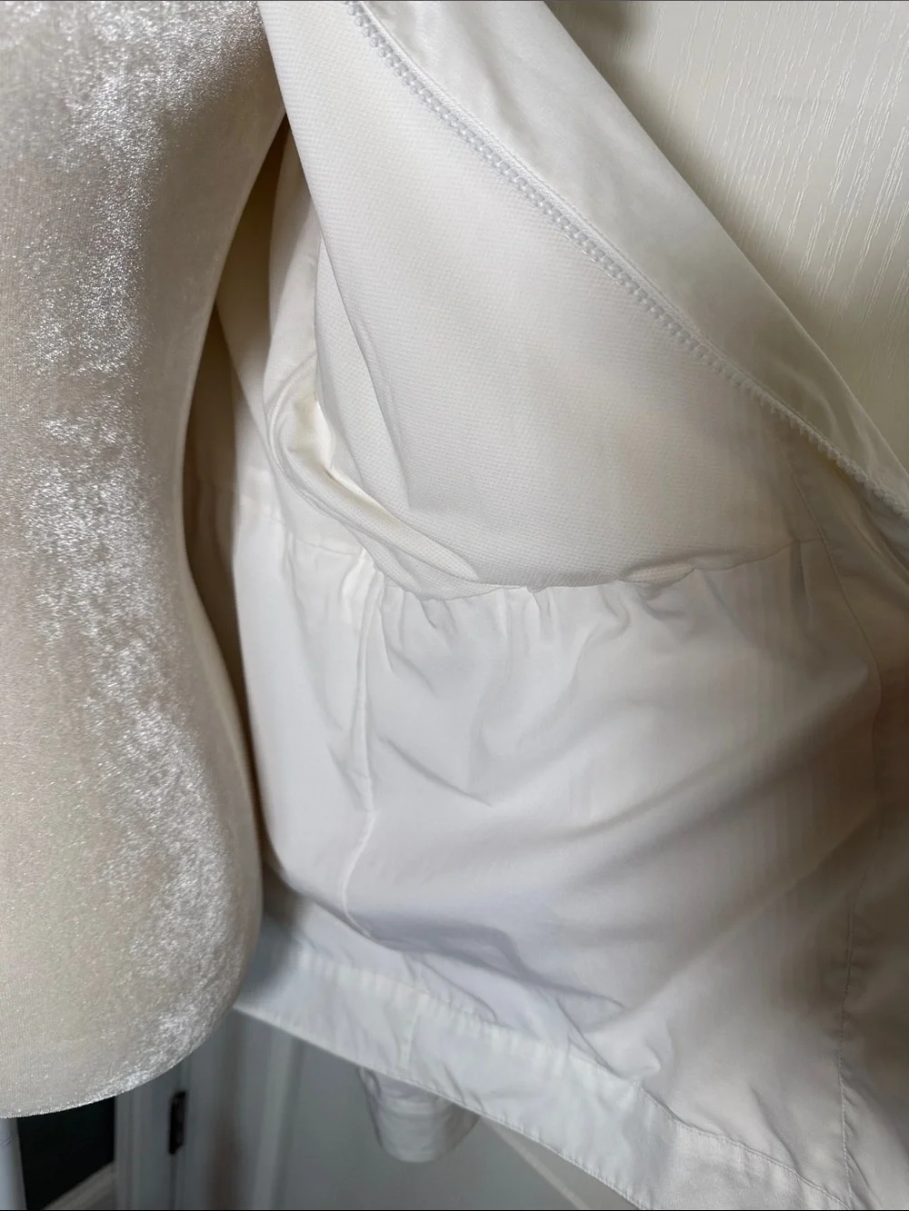 Lululemon White Hooded Rain Jacket Zip Front Windbreaker Size 12